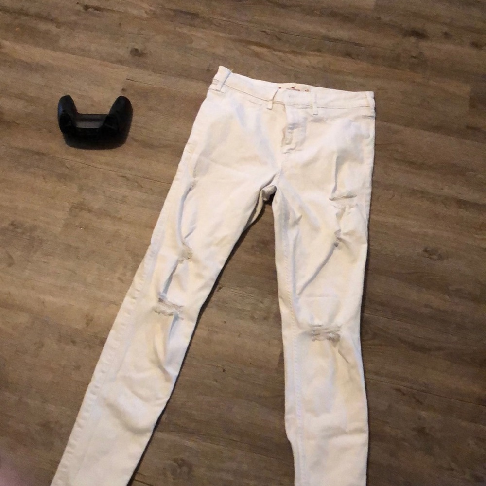 White holister jeans